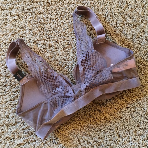 Victoria’s Secret Push-up Bra - 32B - Picture 2 of 2